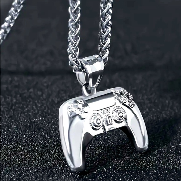 New PS5 controller pendant necklace cool gamer silver playstation sony nerd geek - Picture 1 of 7